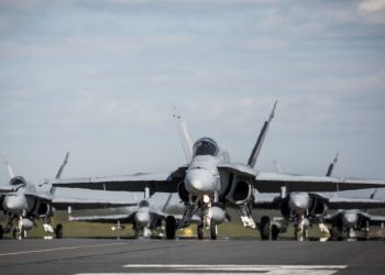 Finlandiya savaş uçaklarının tatbikatını otobanda yapacak