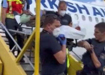 THY uçağında Nijeryalı yolcu doğum yaptı