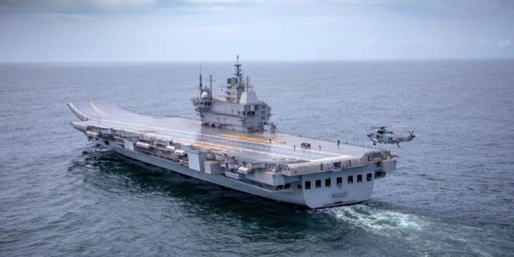 Hindistan, ilk yerli uçak gemisi ‘INS Vikrant’ı denize indirdi
