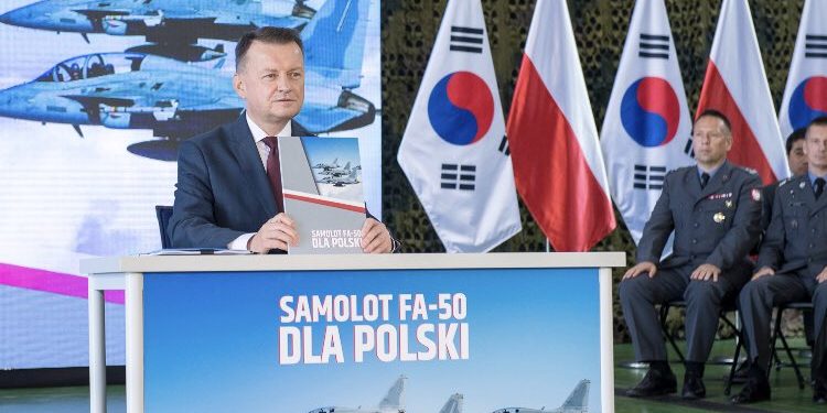 Polonya, 48 adet hafif taarruz uçağı “FA-50” alıyor