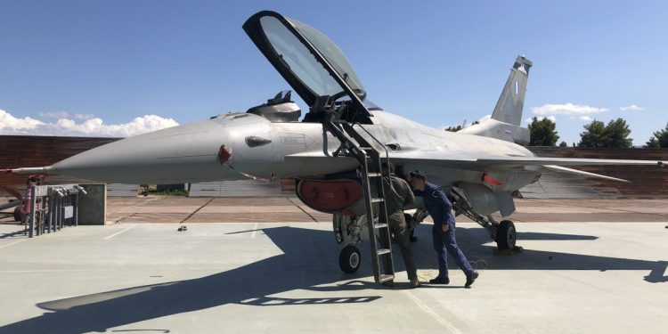 Yunanistan, modernize edilmiş 2 adet F-16’yı filosuna kattı