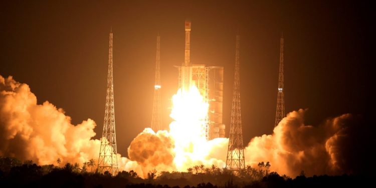 Çin, “Congşing-1E” iletişim uydusunu fırlattı