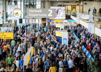 Schiphol Havalimanı’ndaki yoğunluk CEO’yu istifa ettirdi