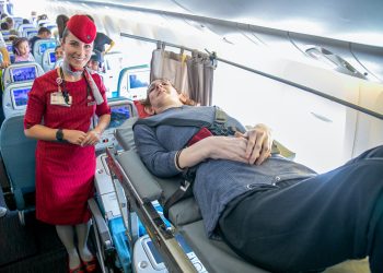 “Dünyanın en uzun kadını” ilk kez uçakla seyahat etti