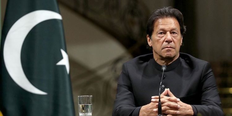 Pakistan medyası: Eski Başbakan İmran Han uçak kazasından kurtuldu