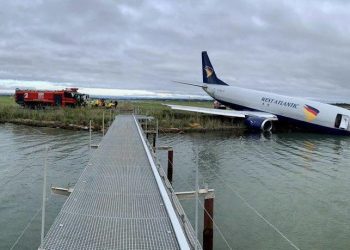 Fransa’da kargo uçağı pistten çıktı