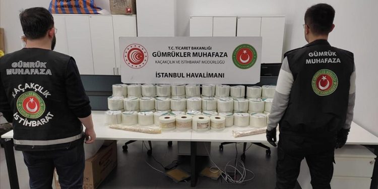İstabul Havalimanı’nda 1 haftada 28 kilo uyuşturucu yakalandı