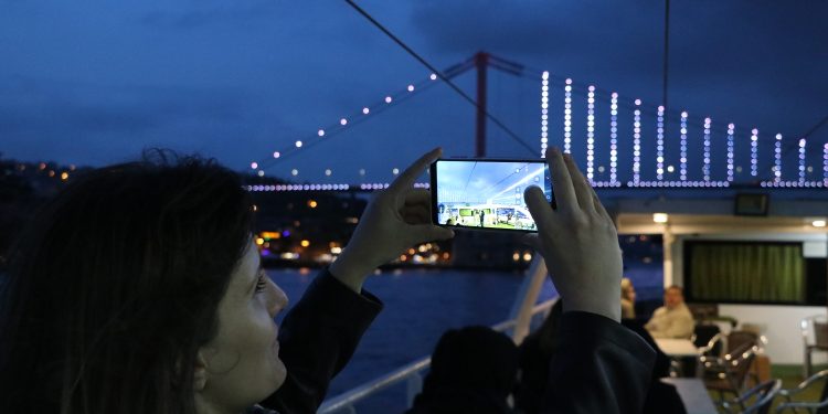 THY’nin transit yolcuları ücretsiz Boğaz turu yaptı