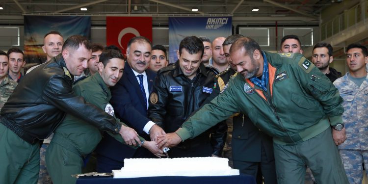 Türk, Azerbaycanlı ve Pakistanlı AKINCI operatörleri göreve hazır