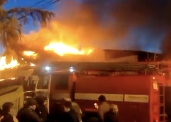 Rusya’da Su-30 savaş uçağı evin üstüne düştü