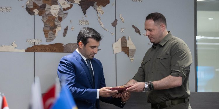 Ukrayna’dan Selçuk Bayraktar’a devlet nişanı