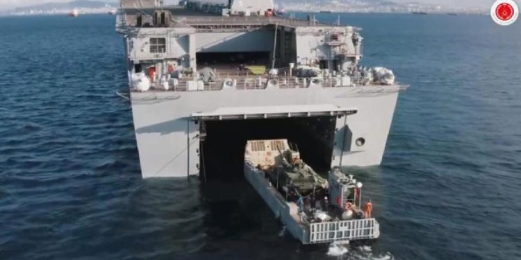 Altay tankı, TCG Anadolu gemisine çıktı