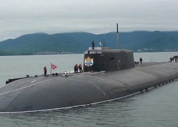 Hindistan denizaltından balistik füze fırlattı