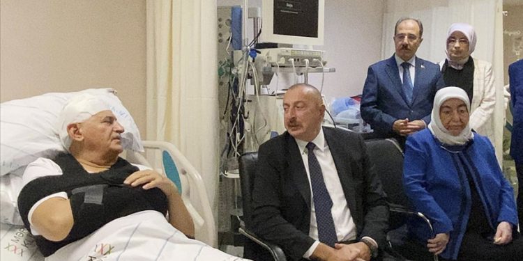 Binali Yıldırım ambulans uçakla Türkiye’ye dönecek