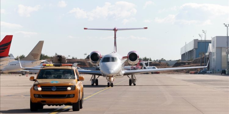 Binali Yıldırım ambulans uçakla İstanbul’a geldi