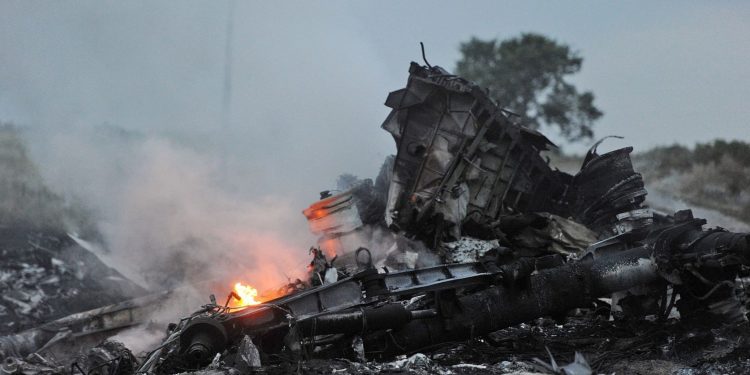 Füzeyle düşürülen yolcu uçağı davasında 3 sanığa müebbet