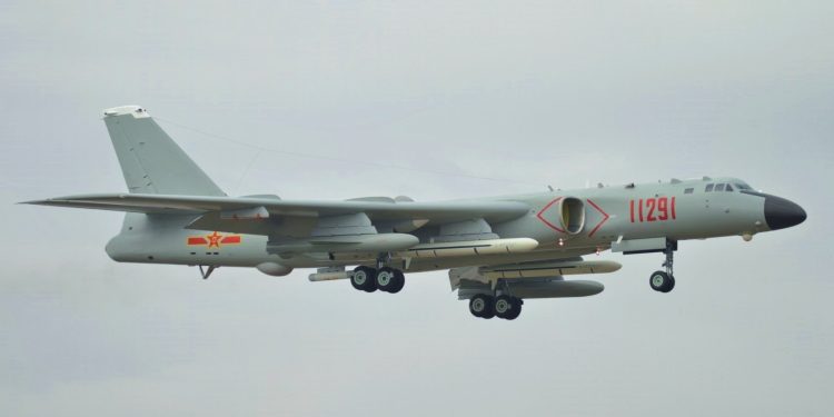 Çin’e ait bombardıman uçakları, Tayvan hava savunma sahasına girdi