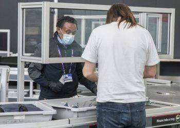 Havalimanlarında sıvı ve laptop çıkarma kuralı değişiyor