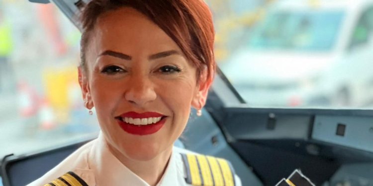 Türk kadın pilot Kuveyt’in ilk kadın kaptan pilotu oldu