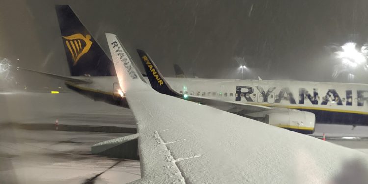 Stansted Havalimanı’nda uçuşlar askıya alındı