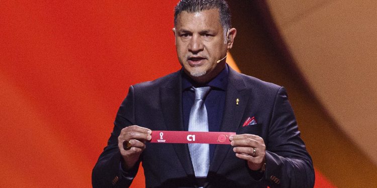 İran uçak indirdi: Ünlü futbolcunun ailesine ‘yurt dışı’ engeli