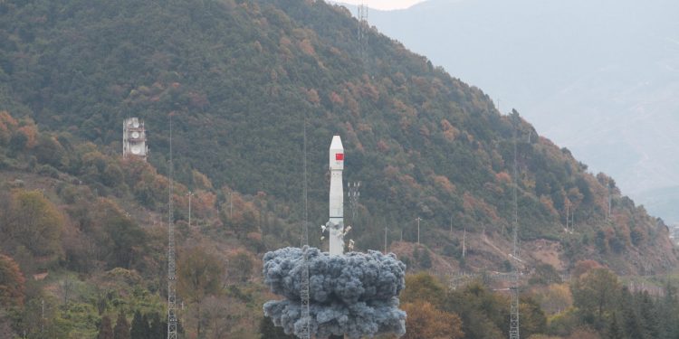 Çin, “Şiyan-10 02” uydusunu fırlattı