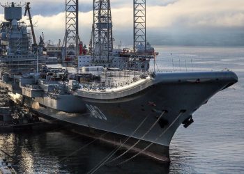 Rusya’nın tek uçak gemisi ‘Admiral Kuznetsov’da yangın