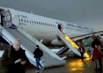 Ural Airlines uçağında yangın çıktı, yolcular tahliye edildi