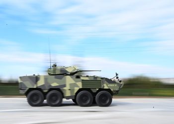 Türkiye’nin yerli motorlu ilk 8×8 aracı göreve hazır