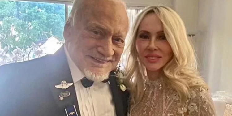 Ay'a ayak basan ikinci astronot Buzz Aldrin, 4'ncü kez evlendi.