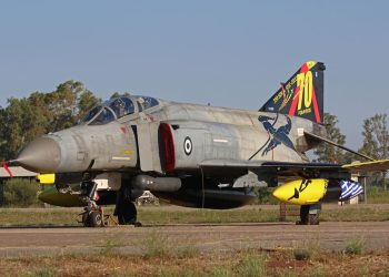 Yunanistan’da F-4 savaş uçağı denize çakıldı