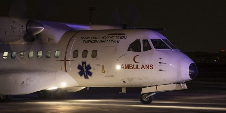 Hava araçlarıyla 1715 depremzede taşındı