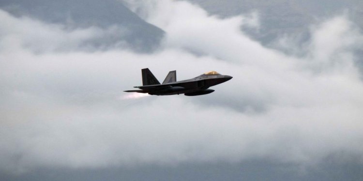 ABD semalarında UFO alarmı: Savaş uçakları tarafından düşürüldü