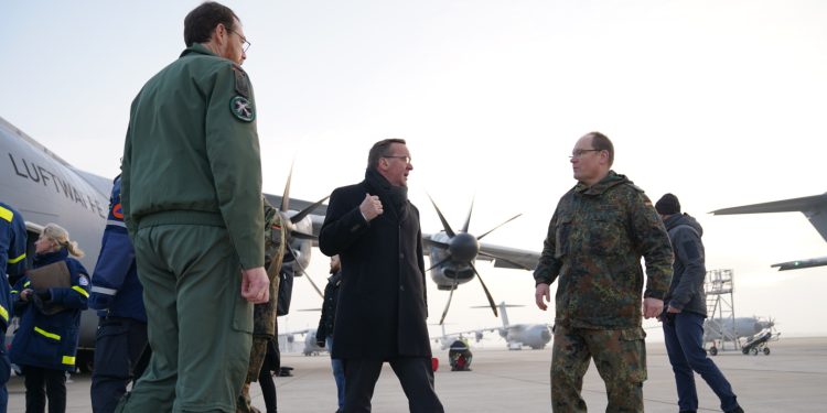 Almanya’dan Türkiye’ye “daha fazla yardım uçuşu” teklifi