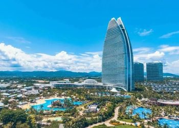 Rus turistler Çin’in Sanya şehrine yöneliyor