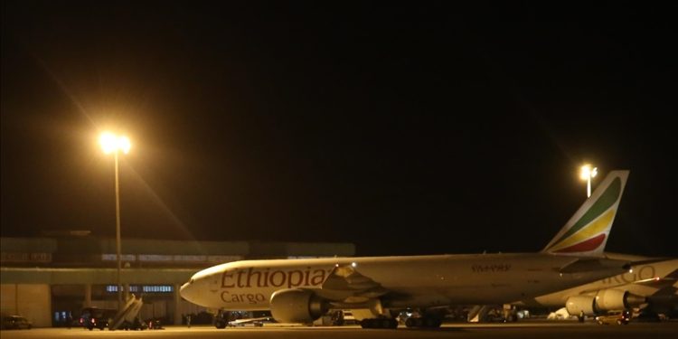 Meksika’dan gönderilen 100 ton insani yardım malzemesi Adana’ya ulaştı