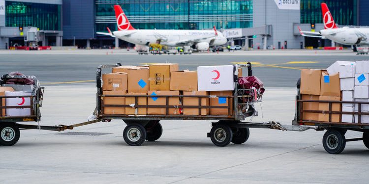 İstanbul Havalimanı depremin lojistik merkezi oldu