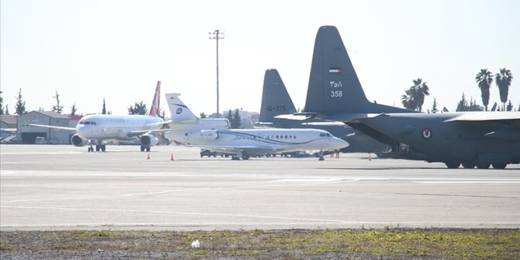 Deprem bölgesinde uçuş trafiği 10 bini geçti