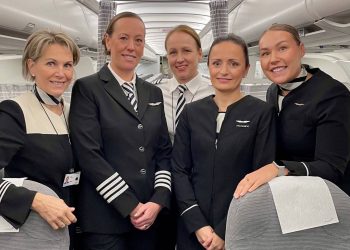 Qatar Airways ve Finnair kadınlardan oluşan ekiple sefer gerçekleştirdiler