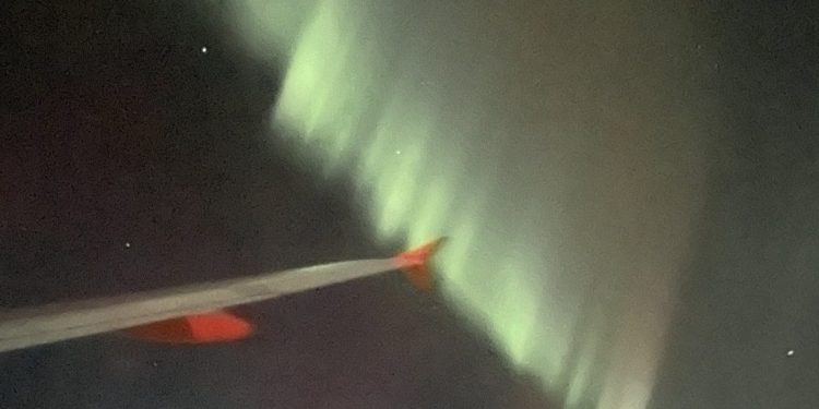 EasyJet pilotundan kuzey ışıkları için havada 360 derece dönüş