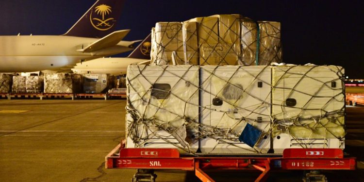 Suudi Arabistan, Ukrayna’ya 30 tonluk yardım gönderdi