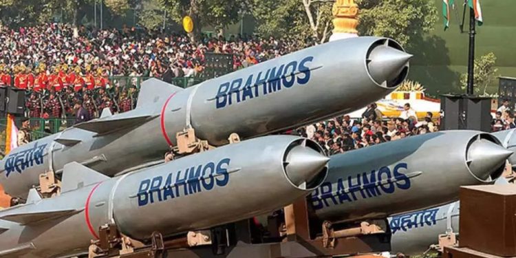 Hindistan 2,5 milyar dolarlık seyir füzesi almaya hazırlanıyor