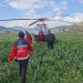 Helikopter tarlaya indi, doktorlar 2 saat mücadele etti