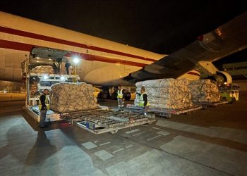 Pakistan’dan çadır taşıyan 11’inci uçak Adana’ya ulaştı