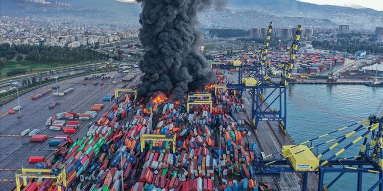 Depremde İskenderun Limanı’ndaki yangın nasıl söndürüldü?