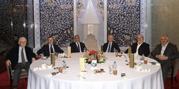 THY’nin eski yöneticileri iftarda buluştu