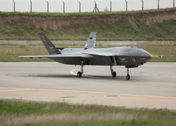 Kızılelma iniş takımları kapalı ilk uçuşunu gerçekleştirdi