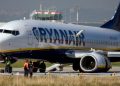 Ryanair uçağının ön dikme lastiği patladı