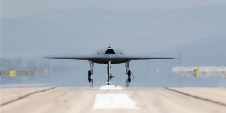 İnsansız savaş uçağı ANKA-3, pist başı yaptı, uçuşa hazırlanıyor