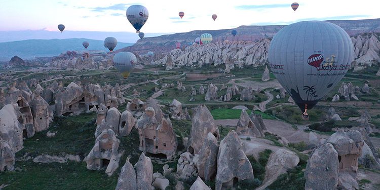 Kapadokya’da turistler bayramı gökyüzünde karşıladı
